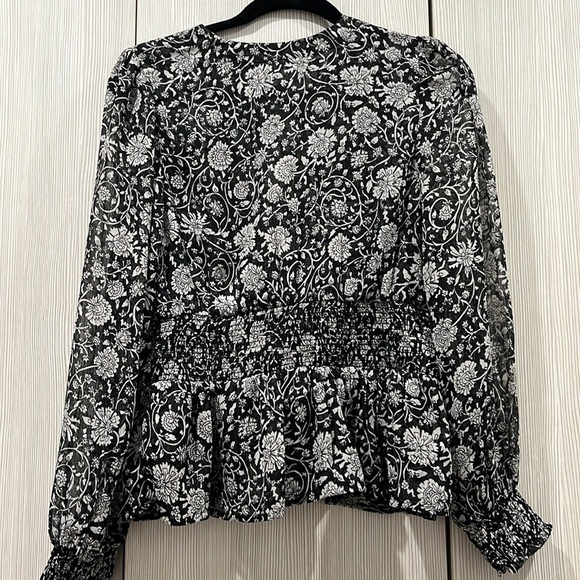 NEW Old Navy | Long-Sleeved‎ V-Neck Smocked Floral Print Blouse | Black | Medium - Picture 12 of 14